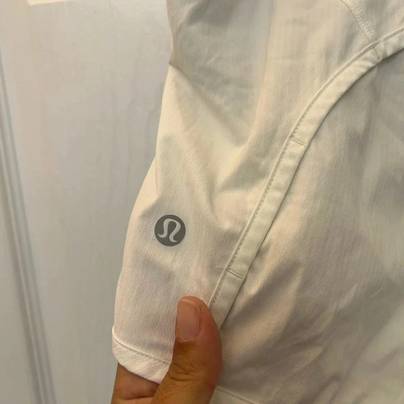 Lululemon run times short 2 way stretch sz 8 - Picture 3 of 4